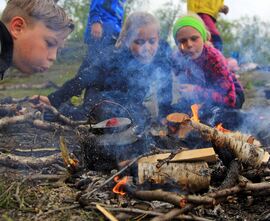Friluftsskole Lyngen  2017_bålblåsing_Tine Marie Hagelin