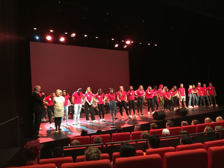 Miljøkoordinator Hilde-Kristin G Nord og Rektor Ove Bjørlo presenterte elevmentorane dette skuleåret Miljøkoordinator Hilde-Kristin G Nord og Rektor Ove Bjørlo presenterte elevmentorane dette skuleåret