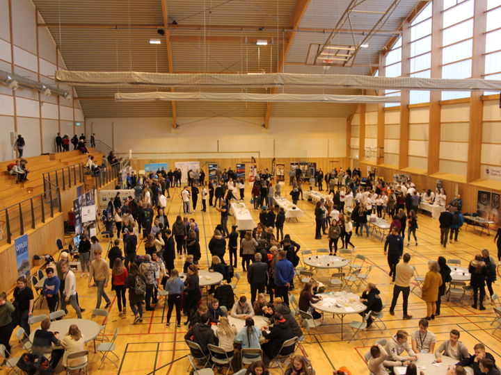 Mingling i pausa Foto: Bjarne Husevåg Mingling i pausa