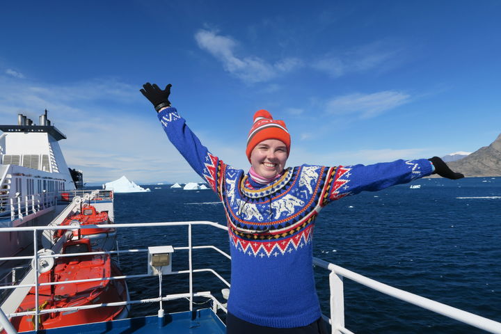 - Det å få sjå klimaforandringer på nært hold har gjort utruleg sterkt inntrykk på meg. Ekspedisjonen har gitt meg nytt perspektiv på planeten vår, og eg ønskjer å engasjere andre i klimasaken. Er det éin ting eg har lært, så er det at ungdom kan og vil utgjere ein forskjell! Foto: Aurora Eide Students in ice