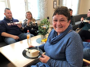 Hovedtillitsvalgt Karin Helene Godtfredsen snakker om stor vi-følelse på Eikeland skole. Karin Helene Godtfredsen
