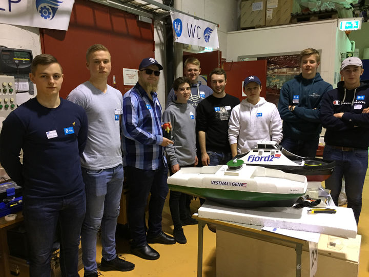 TOF gjengen og båtane før konkurransen. Foto: Andreas Rundereim TOF gjengen og båtane før konkurransen.