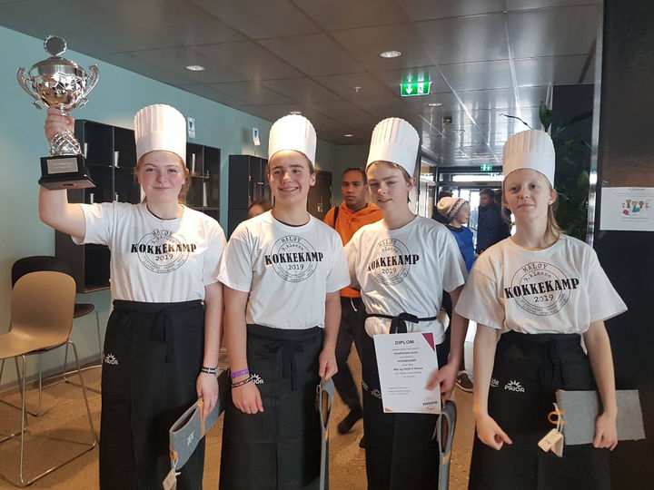Vinnarlaget frå Stadlandet Skule Foto: Iren Hammersvik Vinnarlaget frå Stadlandet Skule
