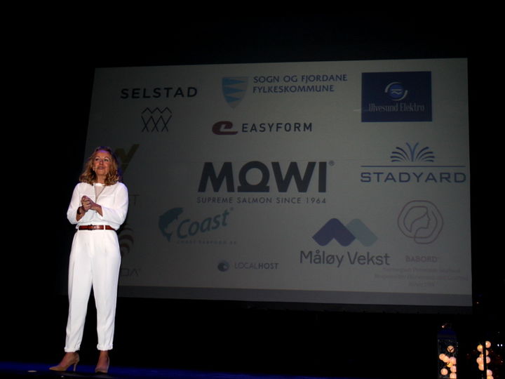 Framflytkonferansen 2019. Stine Lilloe-Olsen var konferansier. Foto: Bjarne Husevåg Framflytkonferansen 2019. Stine Lilloe-Olsen var konferansier.