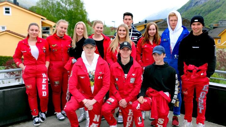 Russ med engasjement for psykisk helse: Framme frå v. Oliver Kirkeeide Næss, Bendik Hofseth og Christian Svoren Strand, bak frå v. Silje Fløtre Reed, Mia Lillevik Kjellevold, Maria Grodås, Synne Skrede, Dorthea Kirkeeide Hjelmeland, Marius Reed Hopland, Theresa Blaalid, Kent Ove Sæten og Olav Egset. Foto: Gunnhild Sindre Russ med engasjement for psykisk helse: Framme frå v. Oliver Kirkeeide Næss, Bendik Hofseth og Christian Svoren Strand, bak frå v. Silje Fløtre Reed, Mia Lillevik Kjellevold, Maria Grodås, Synne Skrede, Dorthea Kirkeeide Hjelmeland, Marius Reed Hopland, Theresa Blaalid, Kent Ove Sæten og Olav Egset. Foto: Gunnhild Sindre