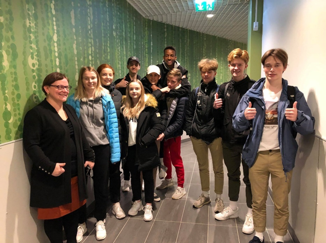 Elevane i økonomifag vg2 på bedriftsbesøk hos Alti Nordfjordeid