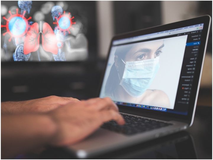 Bilete frå Pixabay Bilete syner kvinne med munnbind på ein PC-skjerm