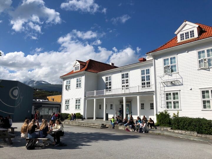 Bilde av Firda vgs. Bilde av Firda vgs.