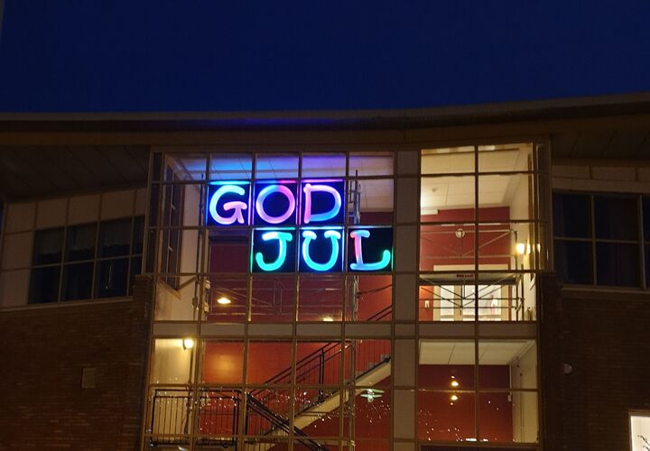 skilt med teksten god jul skilt med teksten god jul