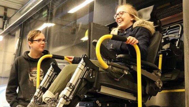 Elevane Nina Tonning og Joakim Husevåg frå Vg2 Transport og logistikk Foto: Fjordingen Elevane Nina Tonning og Joakim Husevåg frå Vg2 Transport og logistikk Foto: Fjordingen