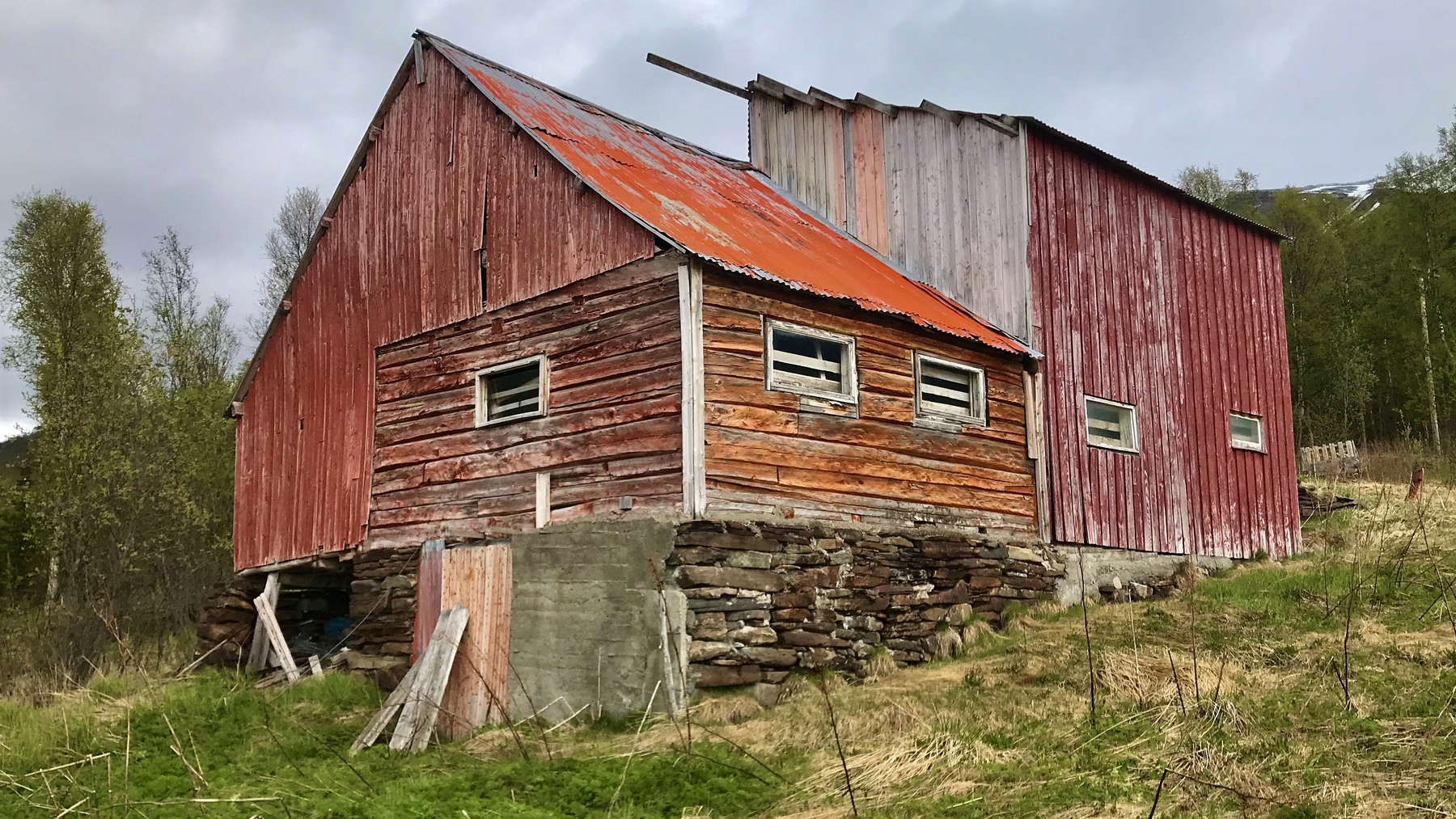 Fjøset før restaurering_1800x1013.jpeg