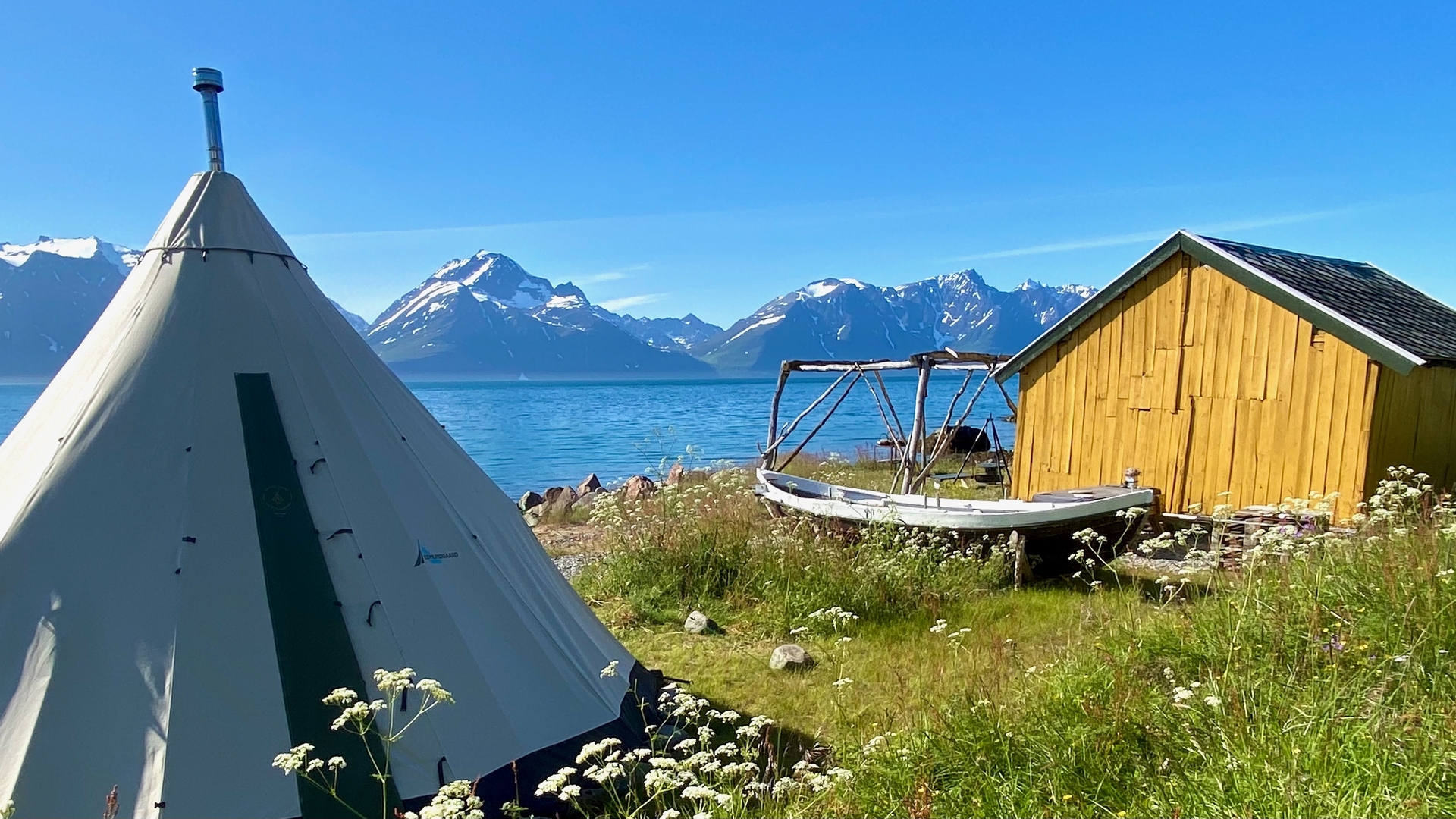 Lavvo på sørsiden av naustet.jpeg