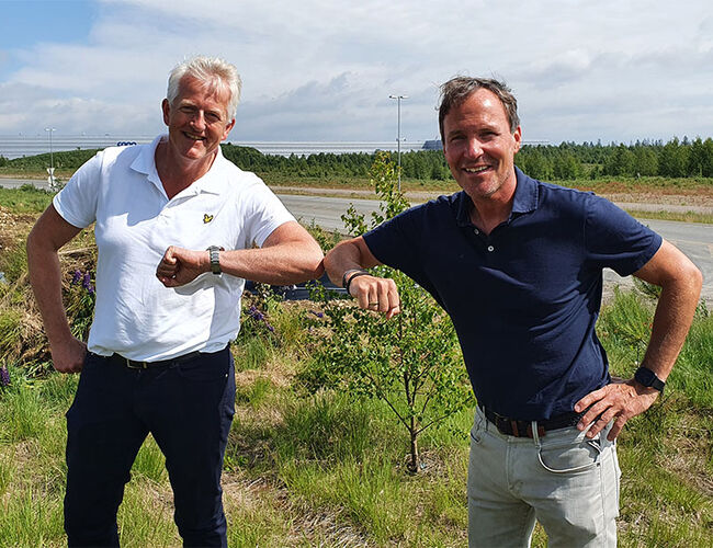 Direktør Statkraft Varme, Svein Ove Slinde (til venstre) og Direktør i Oslo Airport City, Thor Thoeneie. Foto: Statkraft