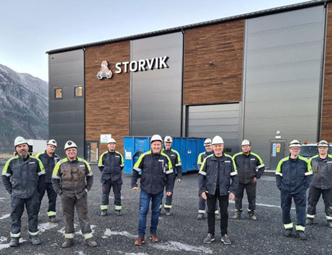 De ansatte i Storvik skal utvikle teknologi som skal sørge for at materialer som brukes i aluminiumsindustrien kan resirkulere etter bruk. Foto: Storvik AS<br /><br />