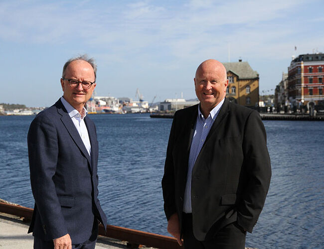 Fra venstre: Eimund Nygaard, konsernssjef Lyse, Olav Linga, konsernsjef Haugaland Kraft. Foto: Haugaland Kraft