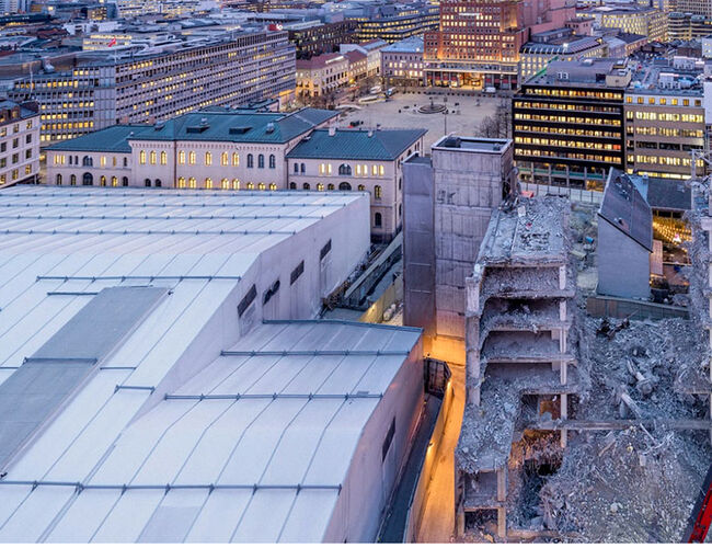 Teltet til venstre i bildet ble nylig tatt ned etter over fem år i regjeringskvartalet i Oslo. Foto: Statsbygg<br /><br />