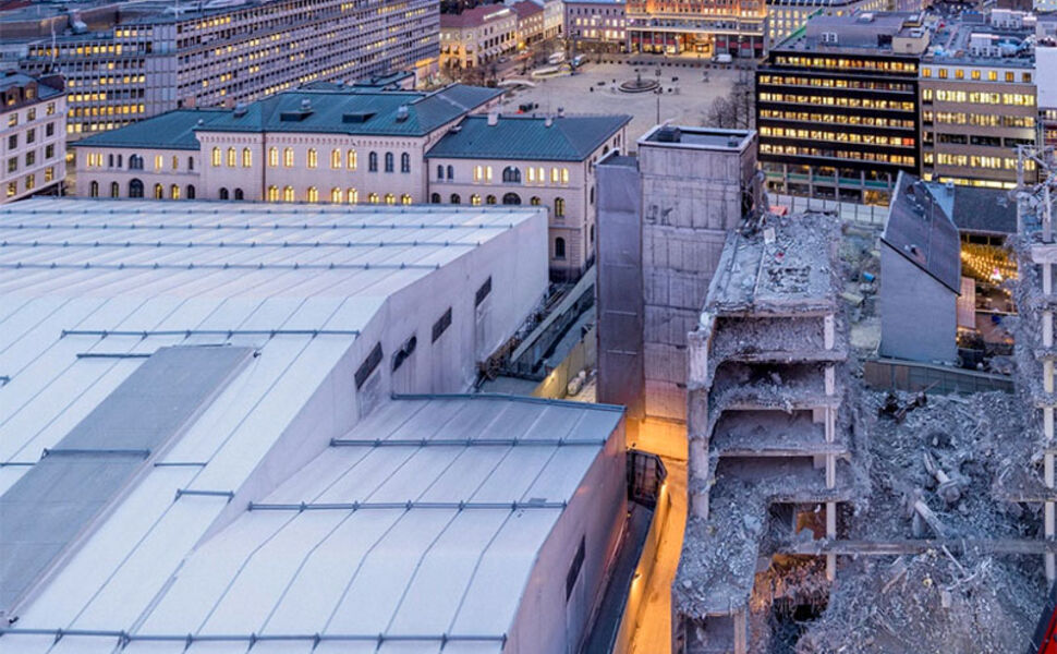 Teltet til venstre i bildet ble nylig tatt ned etter over fem år i regjeringskvartalet i Oslo. Foto: Statsbygg<br /><br />