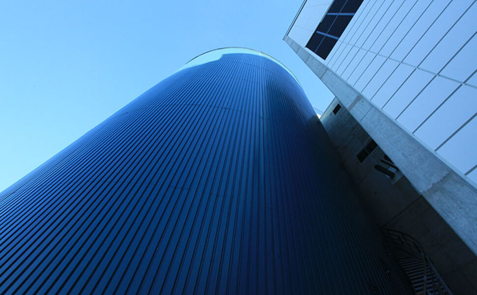 Norges største ”termos”ved energigjenvinningsanlegget i Ålesund. Foto: Tafjord