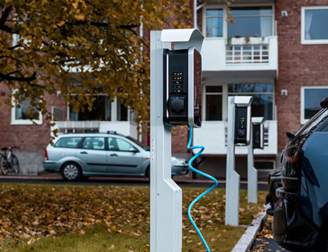 Analysen til Defa viser at hver bil i gjennomsnitt får 11,98 kWh hver gang den lader. Foto: Defa