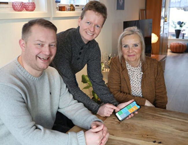 Fra venstre: Pilotkunde Jimmy Tøllefsen, Bjarte Hoff fra Universitetet i Tromsø og Gunn Tove Bjerkan fra Ishavskraft. Foto: Ishavskraft