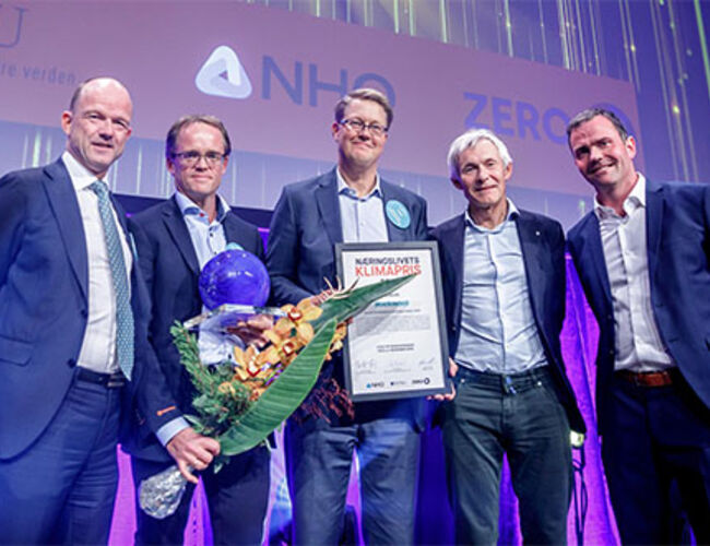 Fra venstre: Ole Erik Almlid (NHO), Hans Joachim Motzfeldt (Senior Advisor i Rockwool), Jens Birgersson (CEO i Rockwool), Olav Bolland (NTNU) og Marius Holm (Zero). Foto: Zero