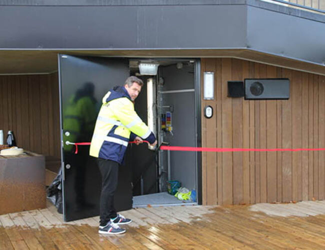 Audun Aspelund, administrerende direktør i Lyse Neo, foretok den offisielle åpningen av Forus kjølesentral på Forusstranda sør. Foto: Lyse