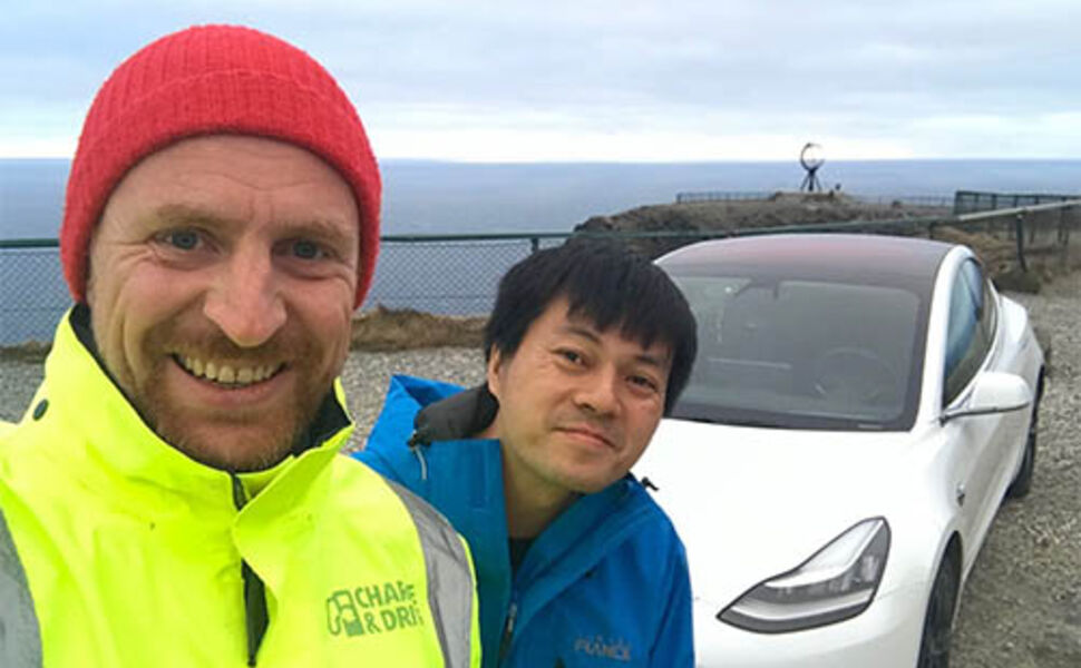 Ole Gudbrann Hempel, ansvarlig for Fortums offentlige ladenettverk i Norge, og Bjørn Nyland, elbil-kjendis med en stor, internasjonal følgerskare i sosiale medier, var sammen på befaring i Nord-Troms og Finnmark.<br /><br />
