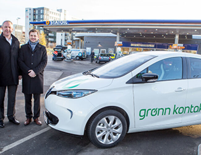 Fra venstre Thomas Støkken, norgessjef i Statoil Fuel & Retail, Anders Gadsbøll, administrerende direktør i Renault Norge og Ole Henrik Hannisdahl, daglig leder i Grønn Kontakt. Foto: Johnny Syversen