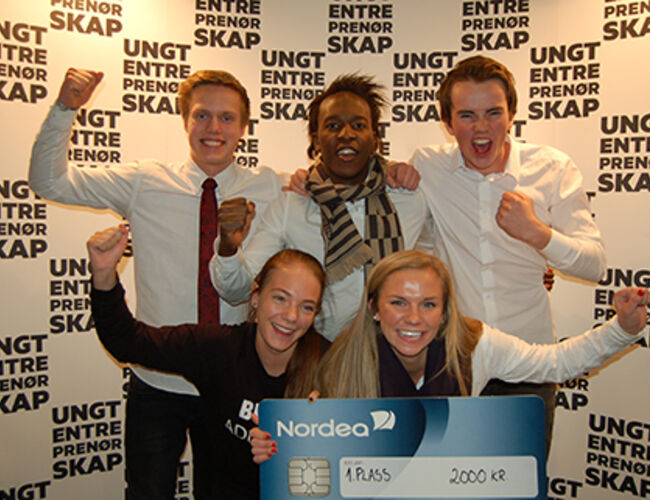 Fra venstre på bildet : Edvard Kunzendorf, Prince Kala, Magnus Moe, Natalie Horghagen og Tonje Romunstad. Foto: Eivind Husabø, Ungt Entreprenørskap