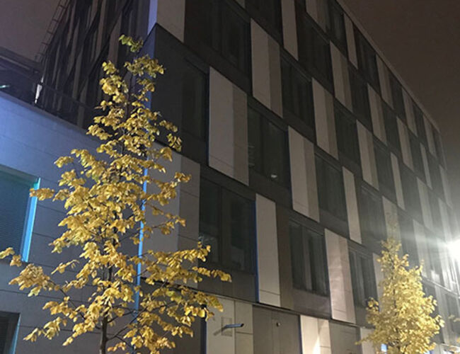 Portalen ved Lillestrøm stasjon er mørklagt om natten. Foto: Kjell-Petter Småge, Grønn Byggallianse