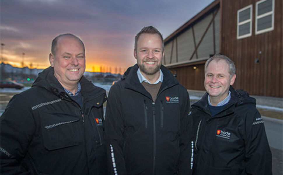 Fra venstre: Jonny Heggen (driftsoperatør), Jesper Brodersen (kontorleder FDVU) og Ole-Arne Torsvik (energirådgiver). Foto: Bodø kommune/Per Inge Johnsen