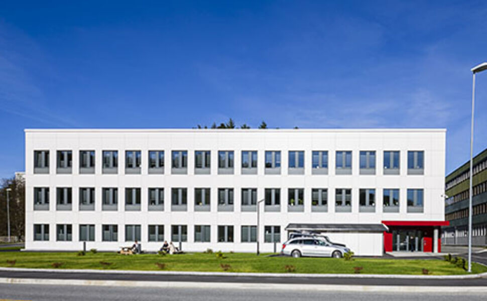 Forsvarets logistikkorganisasjons nye administrasjonsbygg, Visund, på Haakonsvern. Foto: Daniel Hundven Clements