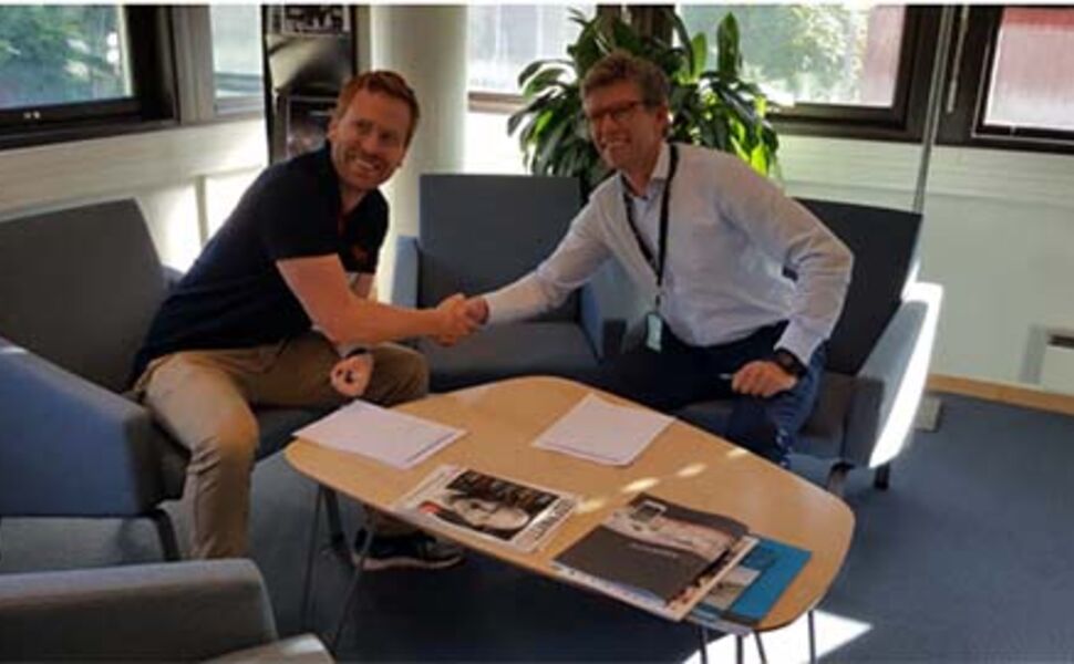 Fra venstre: Erik Stokkeland CEO Futurehome og Tore Bakke, adm.direktør Bravida Norge AS. Foto: Bravida