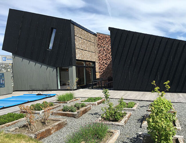 Nullutslippsbygg i Larvik – et pilotbygg i forskningssenteret ZEB. Foto: SINTEF Byggforsk<br />