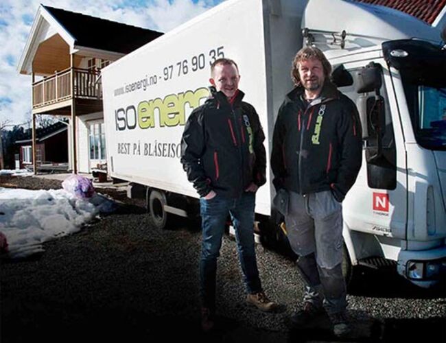 Børre Finsrud, til høyre, og kollega Frode Næss har en målsetting om at Isoenergi AS snart skal bli en riksdekkende løsullsentreprenør. Foto: Knauf Insulation 