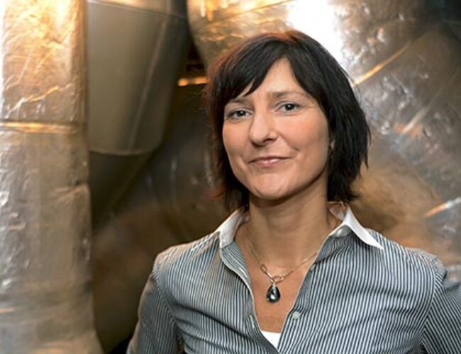 Prosjektleder Emma Otervik i Forsvarsbyggs energiledelsesprogram har spart strøm tilsvarende en norsk gjennomsnittskommune på tre år. Foto: Enova