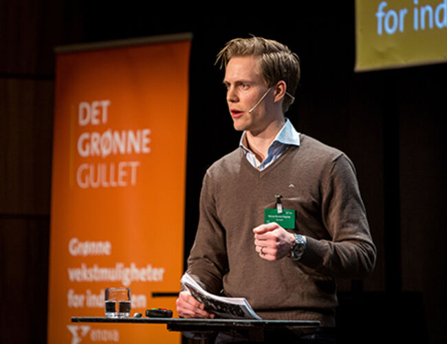 Senioranalytiker Marius Monsen Ragnøy i Rambøll holdt innlegget ”Ny teknologi gir bedre utnyttelse av lavtemperatur spillvarme” under Enovakonferansen 2015. Foto: Enova