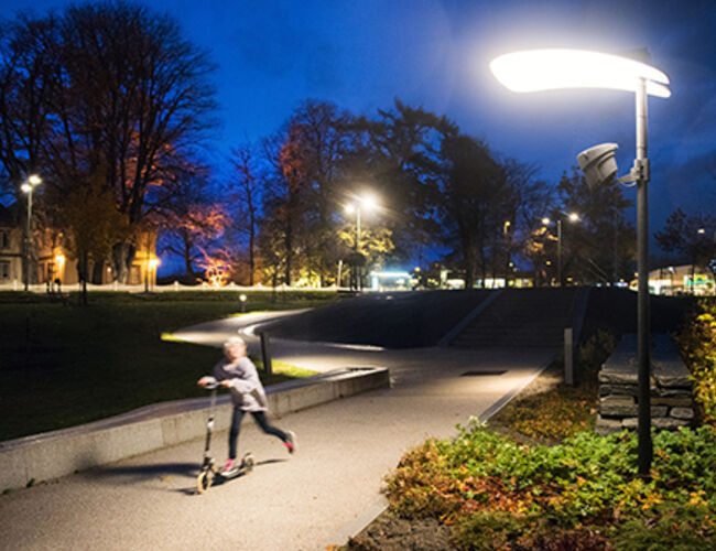 LED-belysning i og rundt Sirkusparken i Trondheim. Trondheim er en av få kommuner som har fått støtte til veibelysning med LED. Foto: Enova
