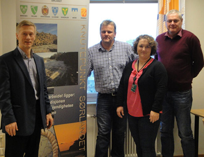 Fra venstre Kjell A Kristiansen, daglig leder Knutepunkt Sørlandet; Rune Rosseland, EnøkTotal AS; Linda Rabbe Haugen og Geir Liknes fra Rejlers. Foto: Rejlers 