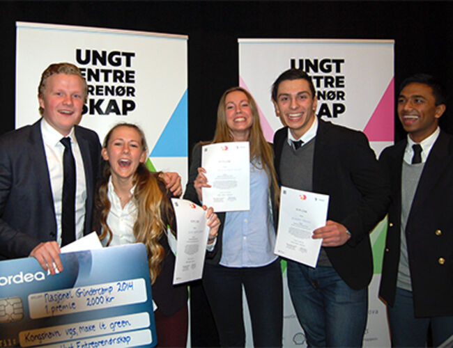 Kongsvoll-elevene Kristoffer Hamre Renaas, Kristine Andrea Sjøsted, Helene Krogh Eilertsen, Oskar Dønnum og Rubesh Thirumeny gikk til topps i den nasjonale energifinalen i Trondheim. Foto: Enova