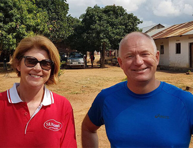 Øyvind Rideng på felttur i Uganda sammen med Frøydis Archer. Foto: SUNami Solar