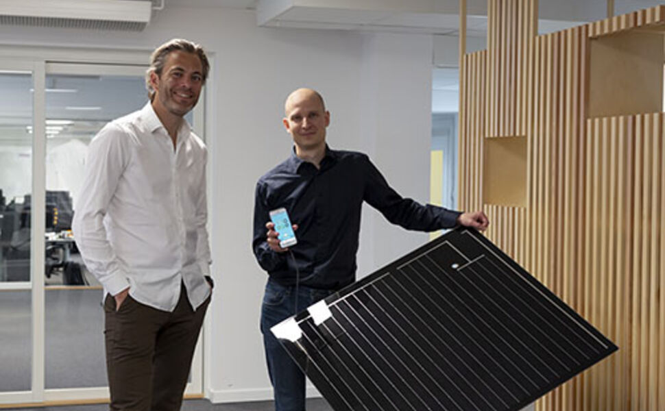 Otovo og Tibber skal samarbeide om solenergi og strømstyring. Fra venstre: Andreas Thorsheim i Otovo og Edgeir Aksnes i Tibber. Foto: Otovo