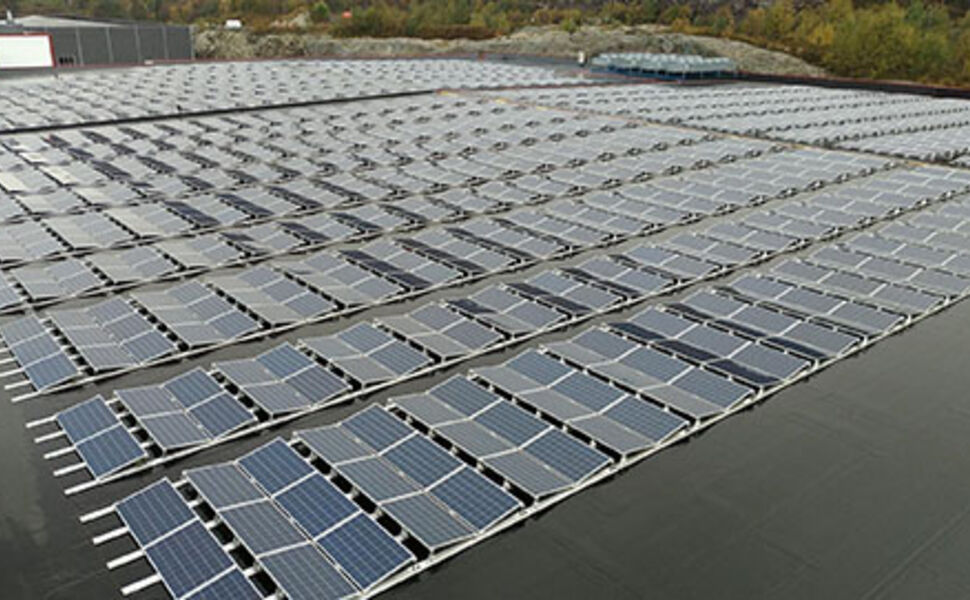 Solcellelanlegget hos Asko Vest er på 16 000 m2. Foto: Fusen