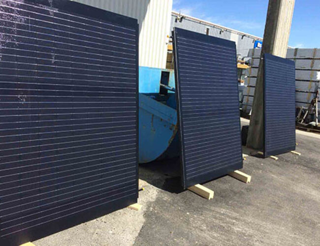 Hybridsolcellene som er montert på Z Energis testsenter i Stavanger. Foto: Z Energi