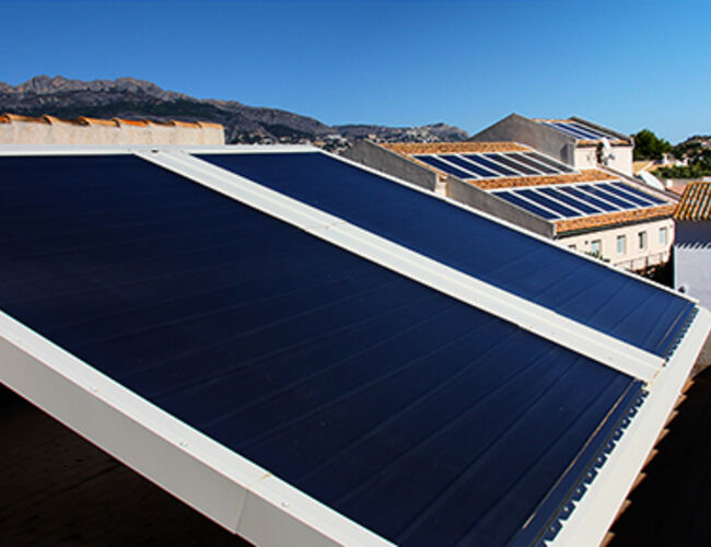 ASV solfanger på hustak i Spania. Foto: ASV Solar <br />