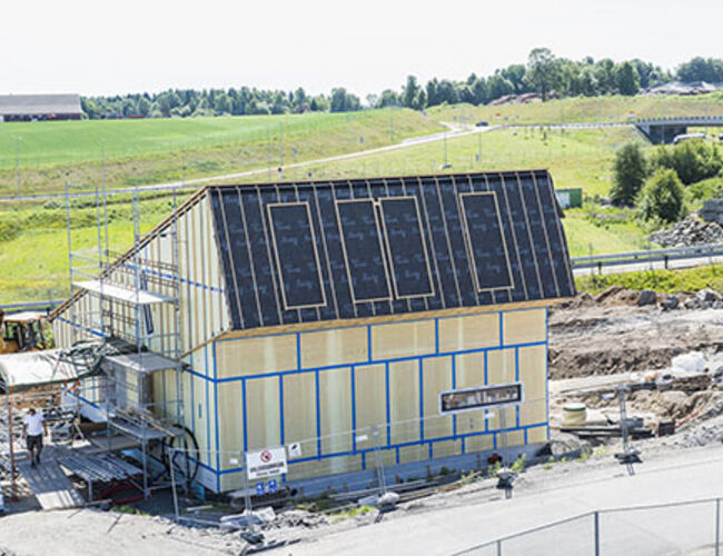 Pilotbygget Multikomfort Larvik begynner å ta form. Her vil Optimera og Brødrene Dahl teste ut nye resultater innen energieffektivisering, bo-komfort og bærekraftige løsninger i praksis. Foto: Paal-André Schwital