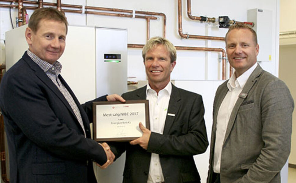 På bildet fra venstre: Daniel Kristensen (adm. dir. i ABK), Richard Granskogli (adm. dir. i Energiverket AS) og Gøran Andersen (regionsansvarlig ABK). Foto: Energiverket