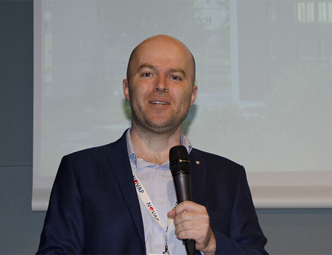– Jo mer energieffektivt vi klarer å drive strømsystemet vårt, desto mer elektrisitet kan vi frigjøre til andre formål, som elektrisitet til elbiler, og til etablering av industri, sa daglig leder i Norsk Varmepumpeforening, Rolf Iver Mytting Hagemoen, på Varmepumpekonferansen den 6. mars. Foto: Tekniske Nyheter