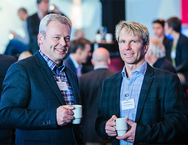PRISVINNERE: Styreleder Arne Hellum (t.v.) og Daglig leder Richard Granskogli i Energiverket. Bildet er tatt under Enovakonferansen. Prisen overrekkes offisielt 1. mars. Foto: Geir-Anders Rybakken Ørslien /Enova