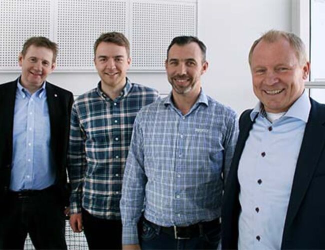 Fra venstre: Daniel Kristensen, adm. dir. ABK, Torstein Helliesen, salgsingeniør varmeopptak ABK, teknisk sjef Terje Andersen Uponor og administrerende direktør Petter Vang, Uponor AS. Foto: ABK